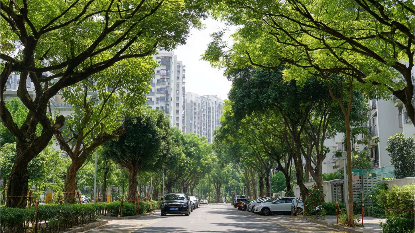 郁郁葱葱的行道树、小区内的绿荫、市民在树下休憩。新小区近景 --ar 16:9 --v 7 --stylize 100 --fast --no 水印