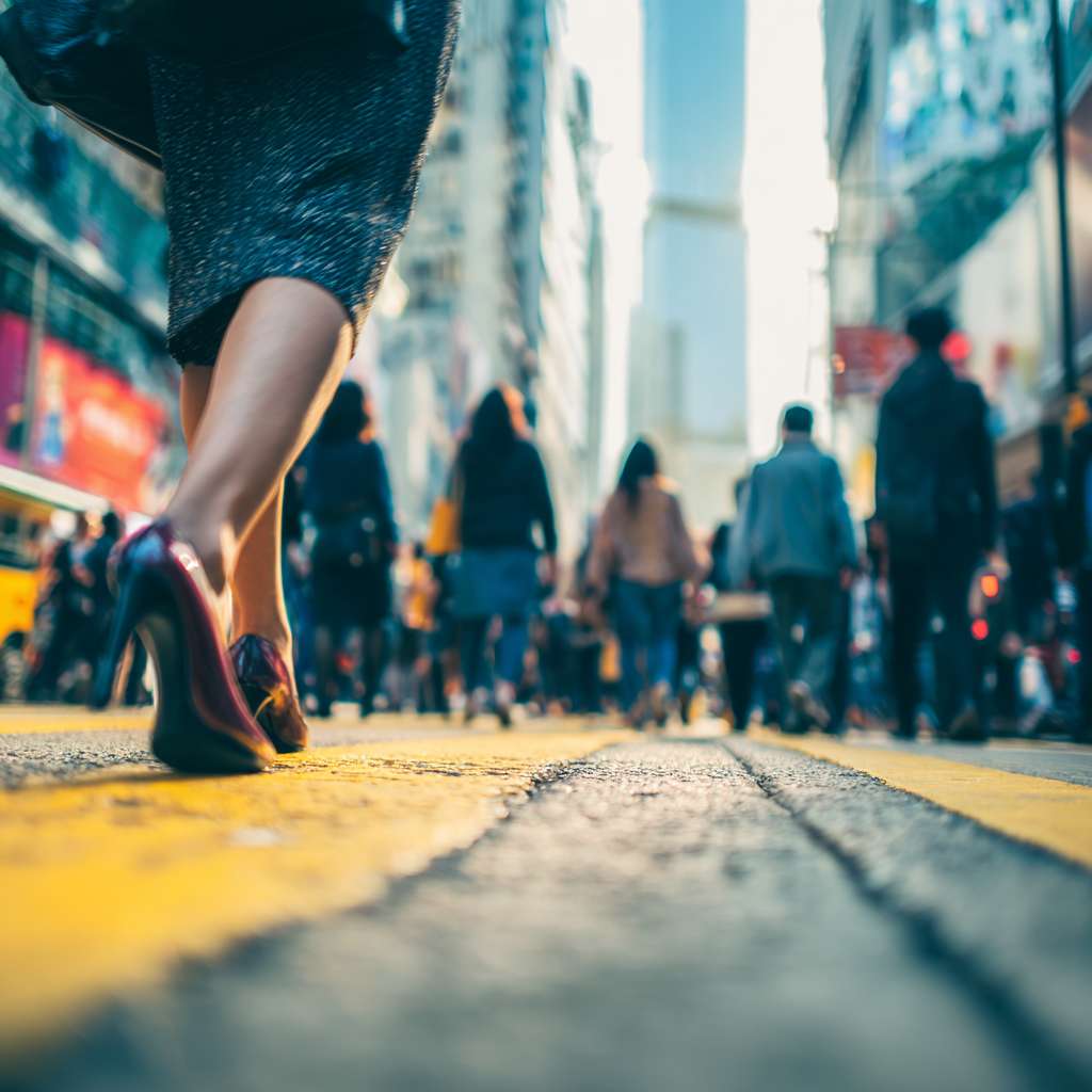 帮我生成女鞋的商业图片 场景在喧闹的都市 人流量大 聚焦点在模特和鞋子上 --ar 1:1 --v 7 --stylize 100 --fast --no 水印