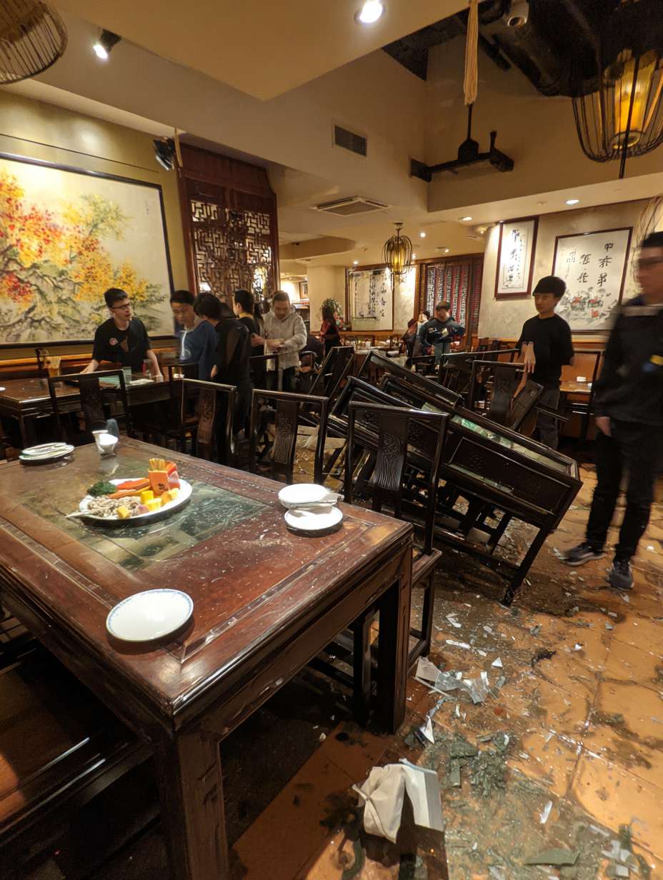 宋代餐馆内恶霸吃霸王餐场景，彪悍的食客拒绝付账，店小二试图阻拦但被推开，桌椅翻倒，其他食客惊讶观望，戏剧性构图，深色调 --ar 3:4 --v 7 --stylize 100 --fast --no 水印