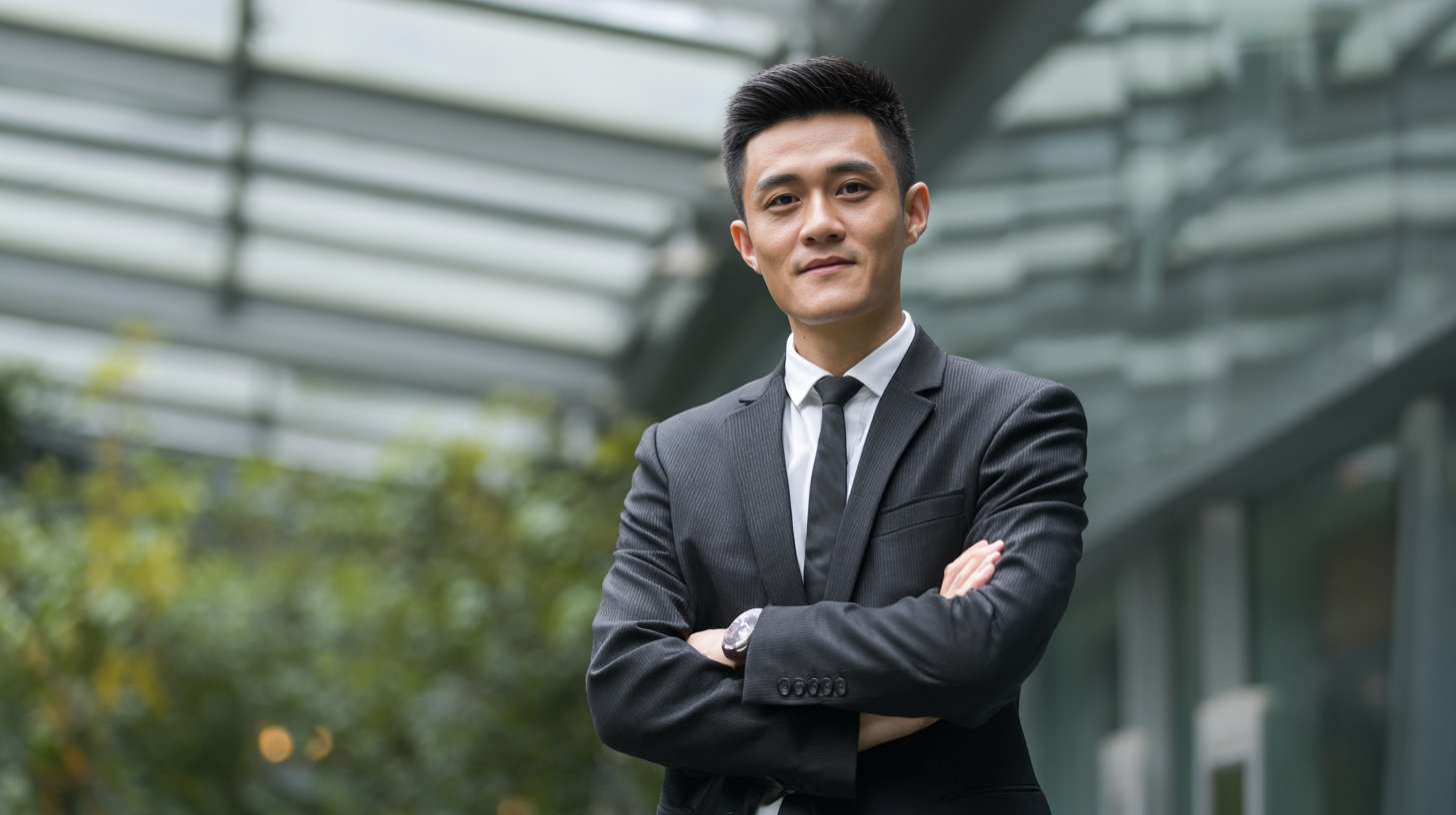 王牌销售铁军使命与守则
王牌销售铁军使命
通过自我精进！成就企业的同时，实现王牌销售铁军价值！
王牌销售铁军守则
1.我是强者，因为只有强者才善于在不断挑战中做到卓越。
2.我要把诚信与客户价值作为我的信仰。
3.我要以规则为一生追求的美德。
4.我要把为公司与客户创造价值，看得至高无上。
5.我是一个发光体，我承诺用阳光的言行持续传递正能量。
6.我是一个精进的实践者，我承诺用精进让企业越来越好。
驰之侣企业文化
企业使命：为客户提供优质的一站式汽车用品采购服务
企业愿景：成为全球汽车用品行业的领跑者
企业价值观：信任、奋斗、谦逊、利他、拥抱变化、知行合一 --ar 16:9 --v 7 --stylize 100 --fast --no 水印