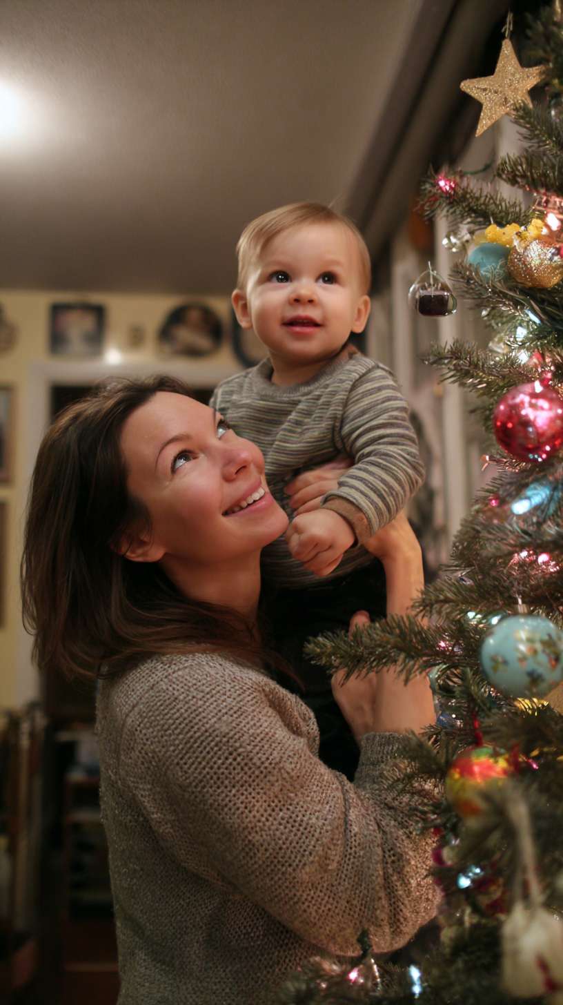 2圣诞树顶挂星星，妈妈托举孩子，树身缠绕彩灯，地面有未挂的袜子装饰，镜头从下往上推，温馨写实风妈妈和孩子都金发，妈妈轧丸子头 --ar 9:16 --v 7 --stylize 100 --fast --no 水印