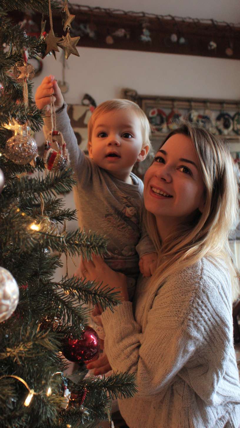 2室内圣诞树顶挂星星，妈妈托举孩子，树身缠绕彩灯，地面有未挂的袜子装饰，镜头从下往上推，温馨写实风妈妈和孩子都金发 --ar 9:16 --v 7 --stylize 100 --fast --no 水印