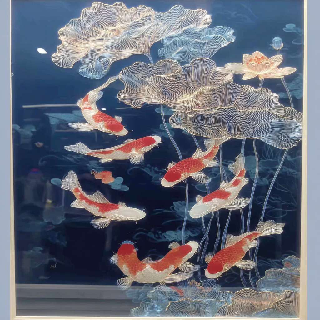 根据以上元素，生成一幅新的九鱼荷花图，背景采用深蓝色，尽量加一些波澜传统风格雕纹，要求传统风格，硬性要求九条鱼和一朵荷花，高清 --ar 1:1 --v 7 --stylize 100 --fast --sref https://img-xpc-mj0.xpccdn.com/prod/upload/2f299728-a310-442e-9c48-c01ab29f33e8/8761bd82f82ff3d7599fa42ed70f00ad.jpg~tplv-5yakomv5zn-auto-v1%3A1024%3A0%3Aq75.jpg::5.1 https://img-xpc-mj0.xpccdn.com/prod/upload/44037e58-6553-42c5-a97c-717cc2480cc9/a89655abc185ab86825bc38c34e0b139.jpg~tplv-5yakomv5zn-auto-v1%3A1024%3A0%3Aq75.jpg https://img-xpc-mj0.xpccdn.com/prod/upload/2ec6ba20-4841-42f2-9743-a925a916a0bb/29f74409b0260a380905ef4d89166d65.jpg~tplv-5yakomv5zn-auto-v1%3A1024%3A0%3Aq75.jpg --sw 237 --no 水印
